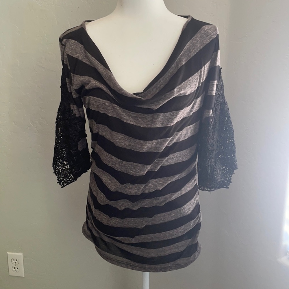 Takara Ruched embroidery sleeves top